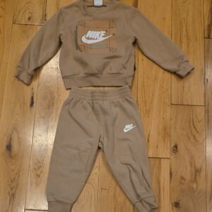 Nike Kids Sweatshirt and Joggers Set Like New 3T